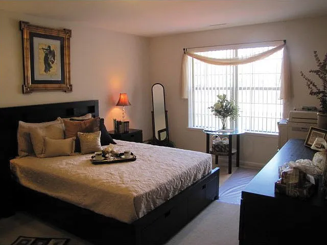 Embassy Place Apartments — Photo 12