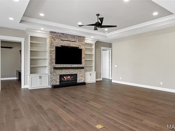 5th image of 701 Bridgeway Dr