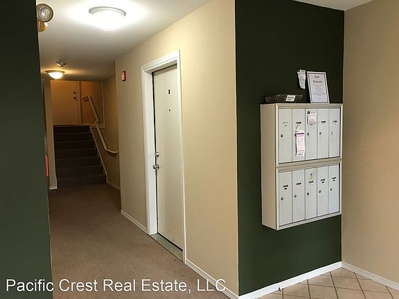 3rd image of 1038 NE 125th St APT 9