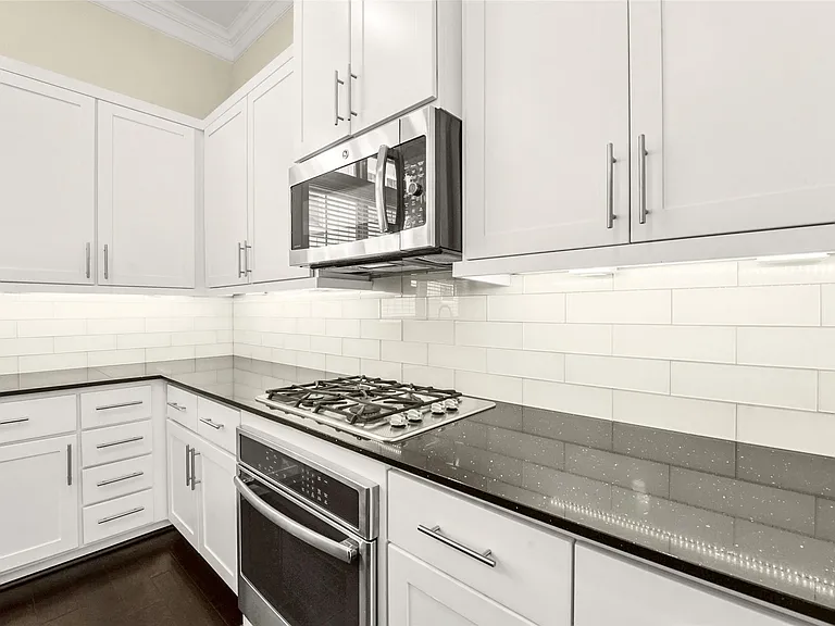 734 N Shepherd Dr — Photo 12