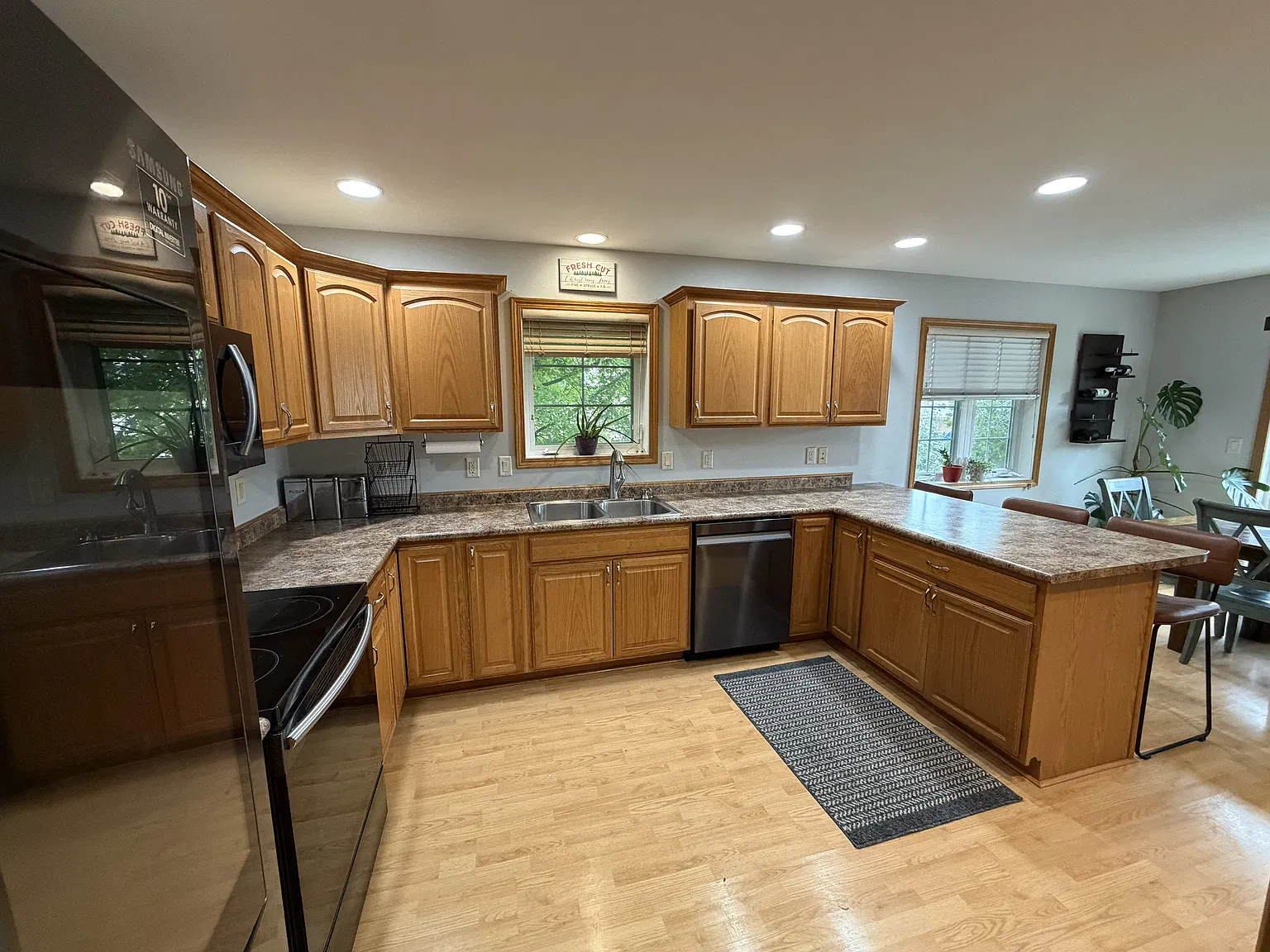 4 bed, 2.5 bath, 2380 sqft, $2,800 — Photo 3
