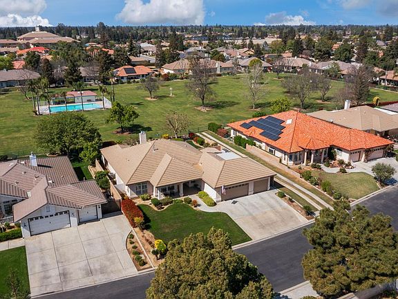 3rd image of 4401 Palisades Cir