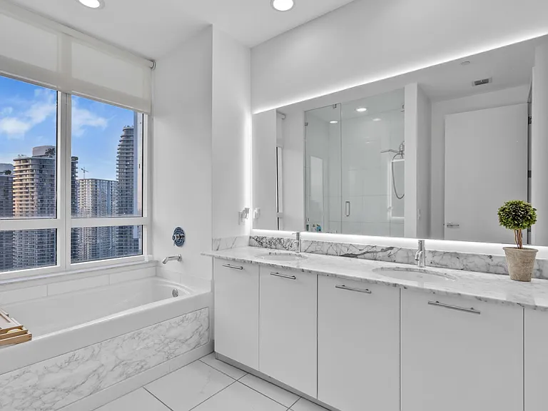 951 Brickell Ave #Penthouse 4111 — Photo 10