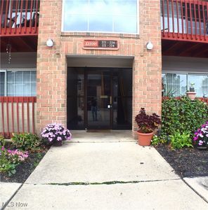 27097 Oakwood Cir, Olmsted Falls, OH, 44138