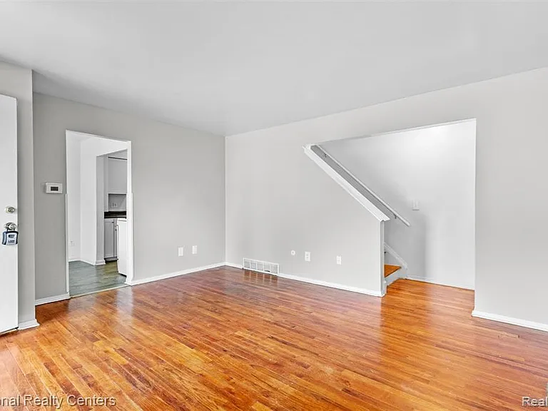 534 Saint Maron Pl — Photo 4