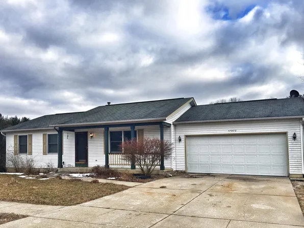 17972 Cherokee Dr, Spring Lake, MI 49456