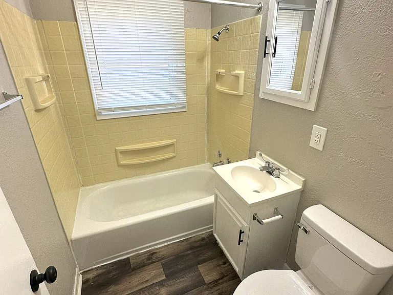 6024 E King St — Photo 11