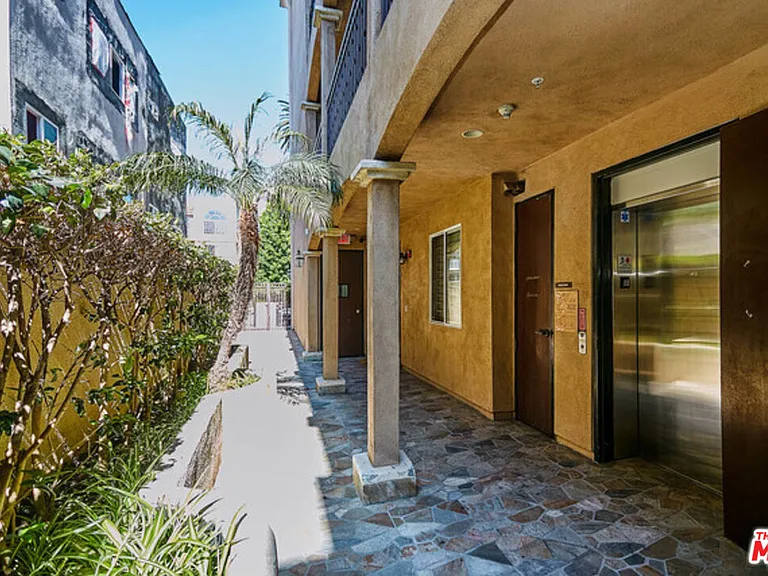 345 S Harvard Blvd #302 — Photo 3