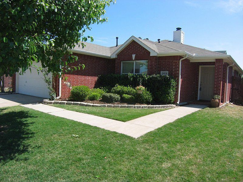 1st image of 2909 Hawthorne Ln