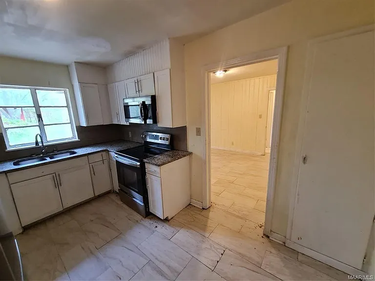1220 Lynwood Dr — Photo 6