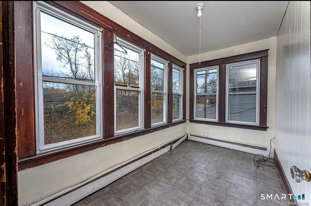 4 bed, 1.0 bath, 1224 sqft, $2,000 — Photo 3