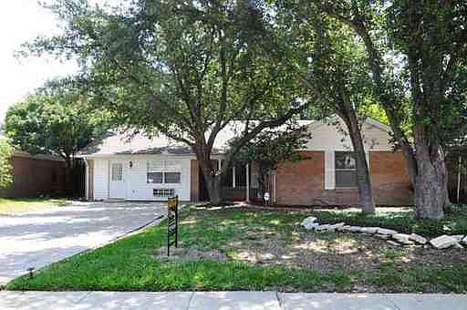 1st image of 808 Dixon Dr