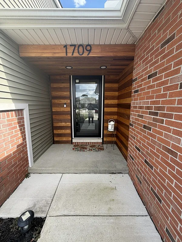 4 bed, 3.0 bath, 1885 sqft, $3,000 — Photo 2