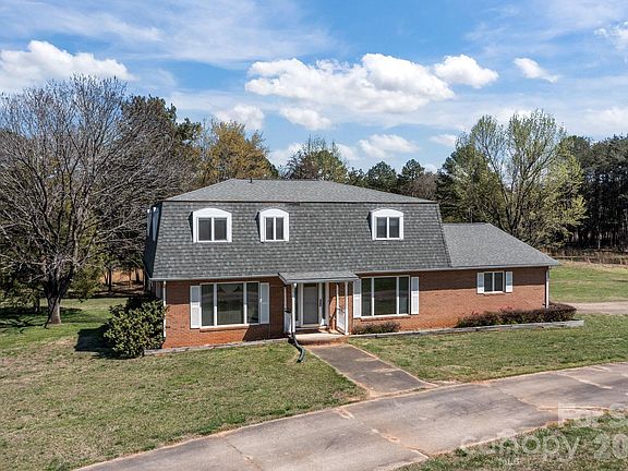 3rd image of 1463 Charlotte Hwy