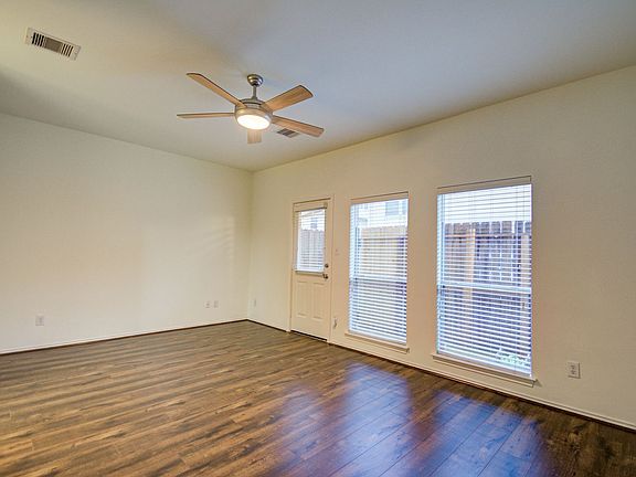 4th image of 919 W Heights Hollow Ln