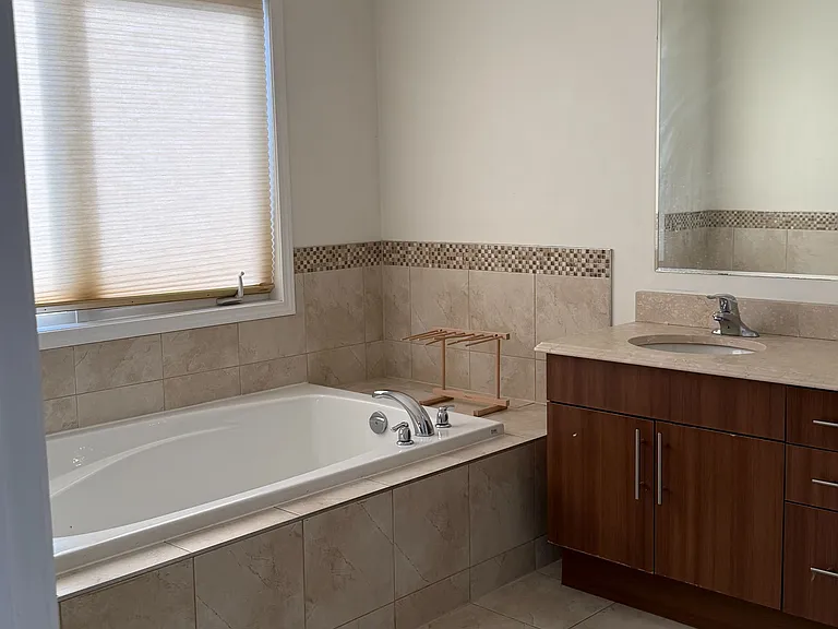 235 Apple Hill Cres — Photo 10
