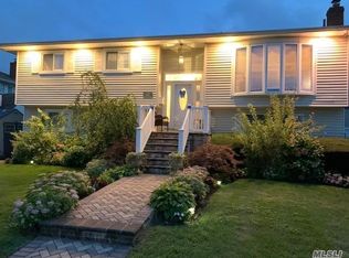 142 Knickerbocker Rd, Island Park, NY 11558