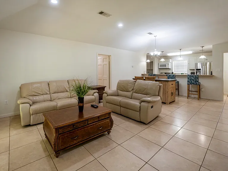 635 Chapel Hill Dr — Photo 7