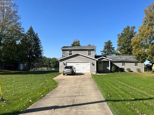 730 Beach Dr, Willard, OH 44890