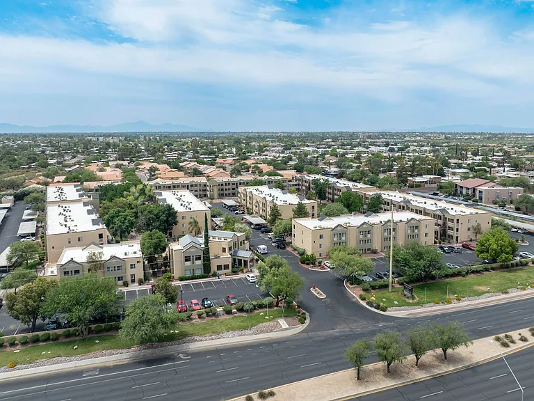Pavilions at Pantano Apartments — Photo 10