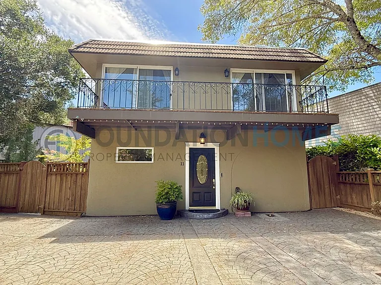 11 Glen Dr — Photo 1