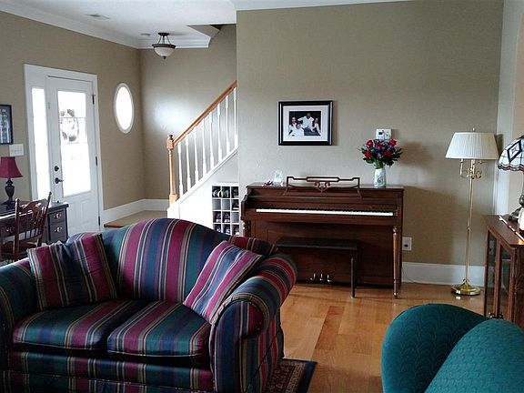 5th image of 1854 Waterbury Ct