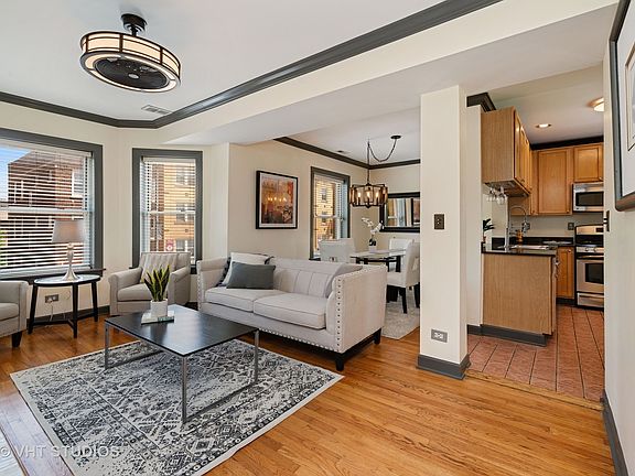 4th image of 2577 W Montrose Ave #2