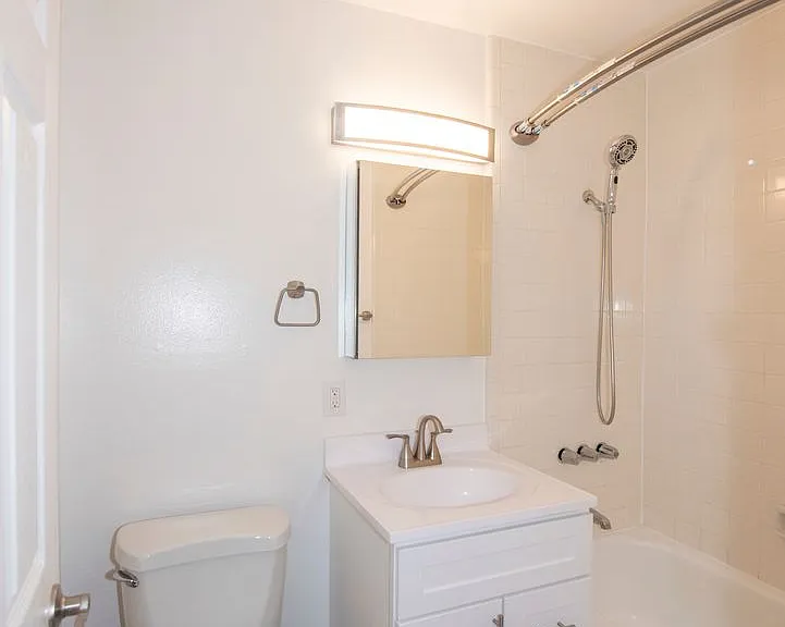 2001 Colony St #2005 — Photo 7