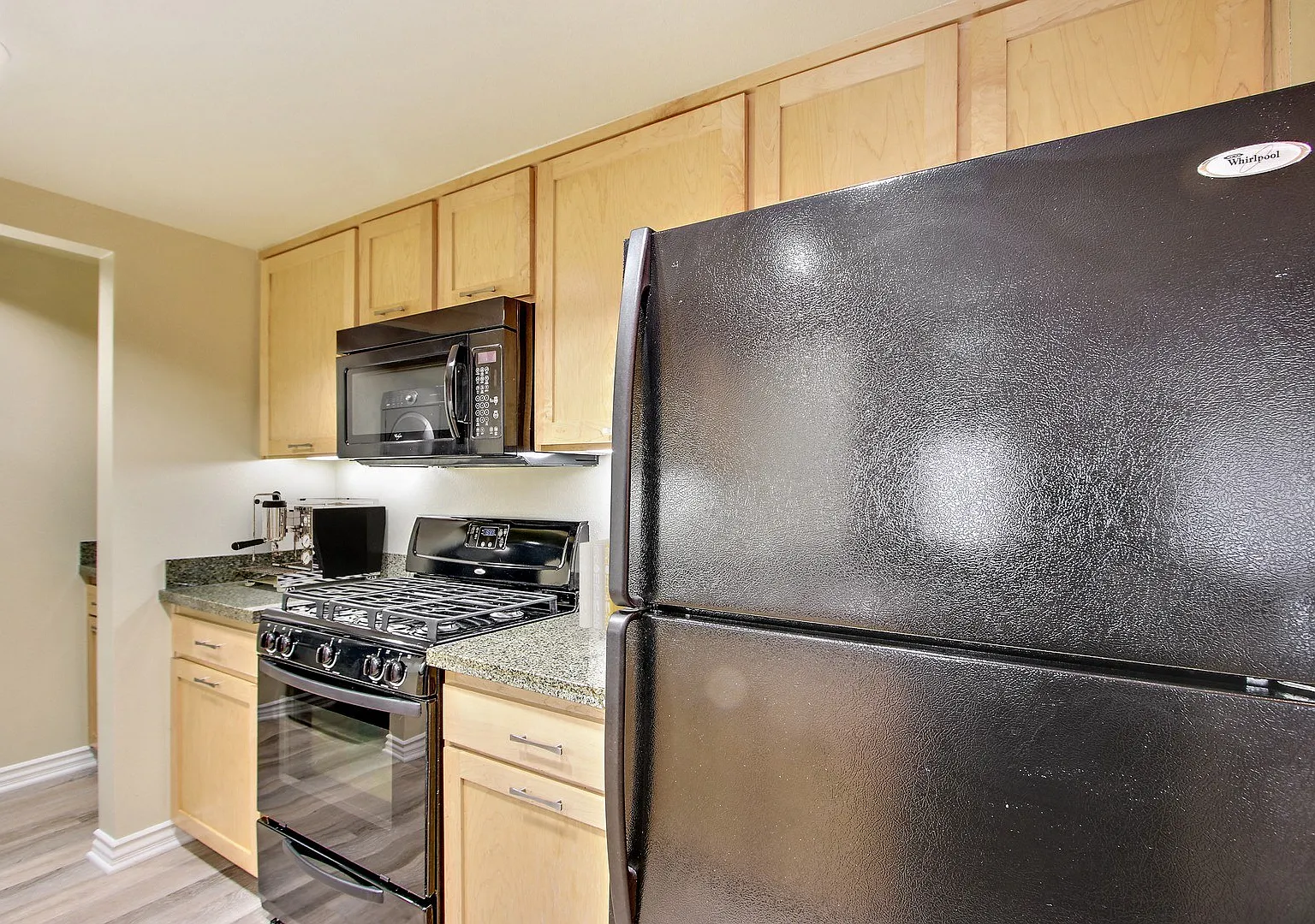 Olive Encino — Photo 2