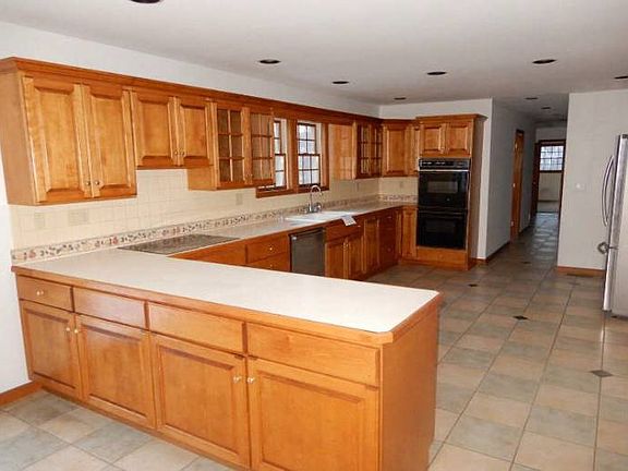 3rd image of 40 Maplewood Dr