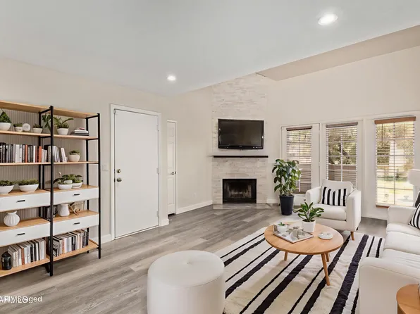 4901 S CALLE LOS CERROS Drive #220, Tempe, AZ 85282