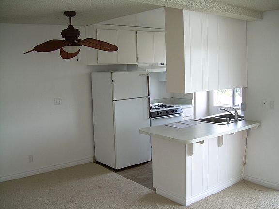 Kitchen & Dining Area