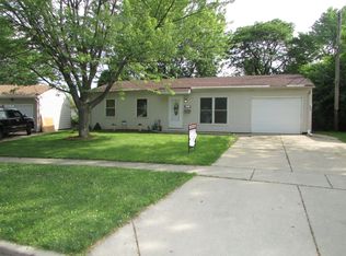 844 Post Ln, Streamwood, IL 60107