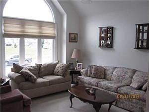 3rd image of 337 White Oak Ln