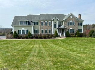 11 Hemingway Dr, Milford, NJ 08848