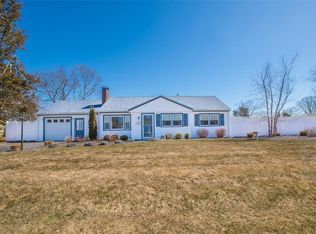 34 Whippoorwill Rd, Warwick, RI 02888