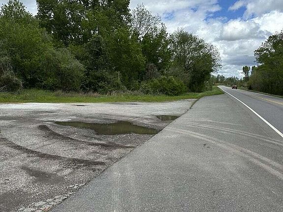 5th image of 8 Acres Hwy #22