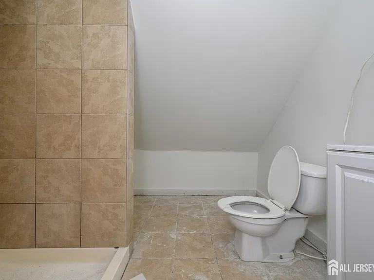 377 Delavan St #3 — Photo 4