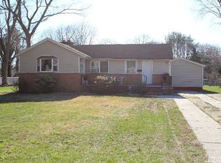 1428 Saxon Ave, Bay Shore, NY 11706