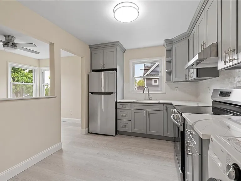 6 Hallock St #2 — Photo 3