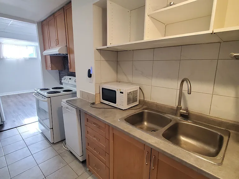 369 Georgian Dr #3 — Photo 2