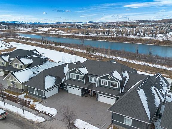 2nd image of 44 S Riviera Way