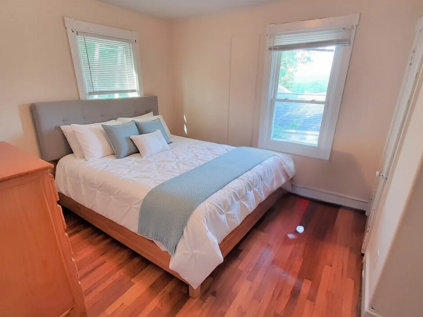 115 James St — Photo 3