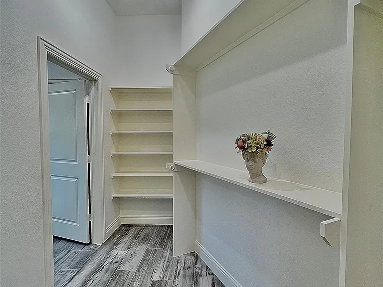 10127 Grover Ln — Photo 8