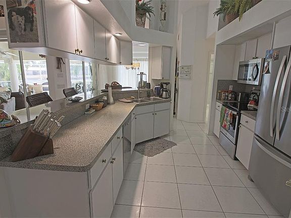 5th image of 605 Eleuthera Dr