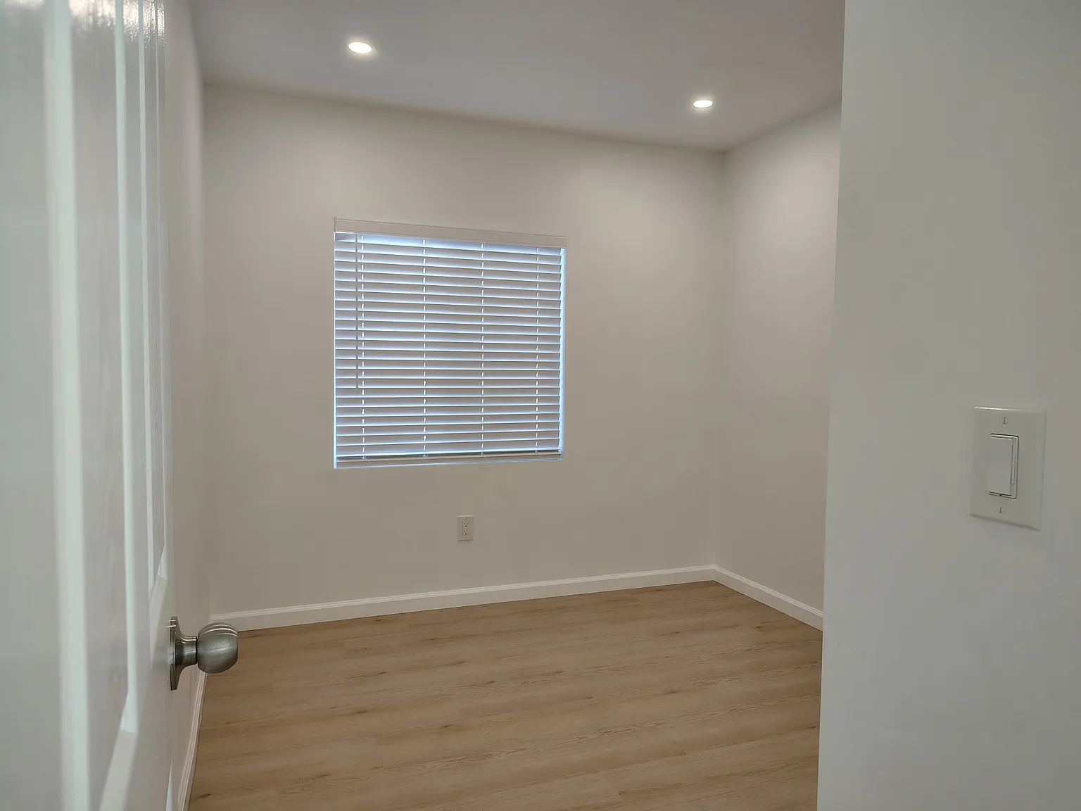 1485 Hilltop Dr - 1487 — Photo 4