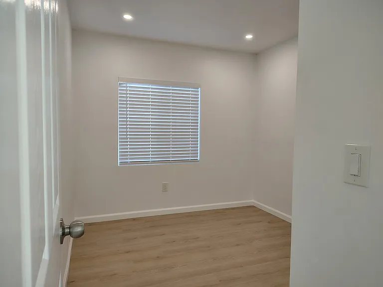1487 Hilltop Dr — Photo 4