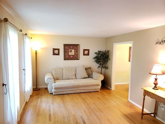 4th image of 52703 Helvie Dr