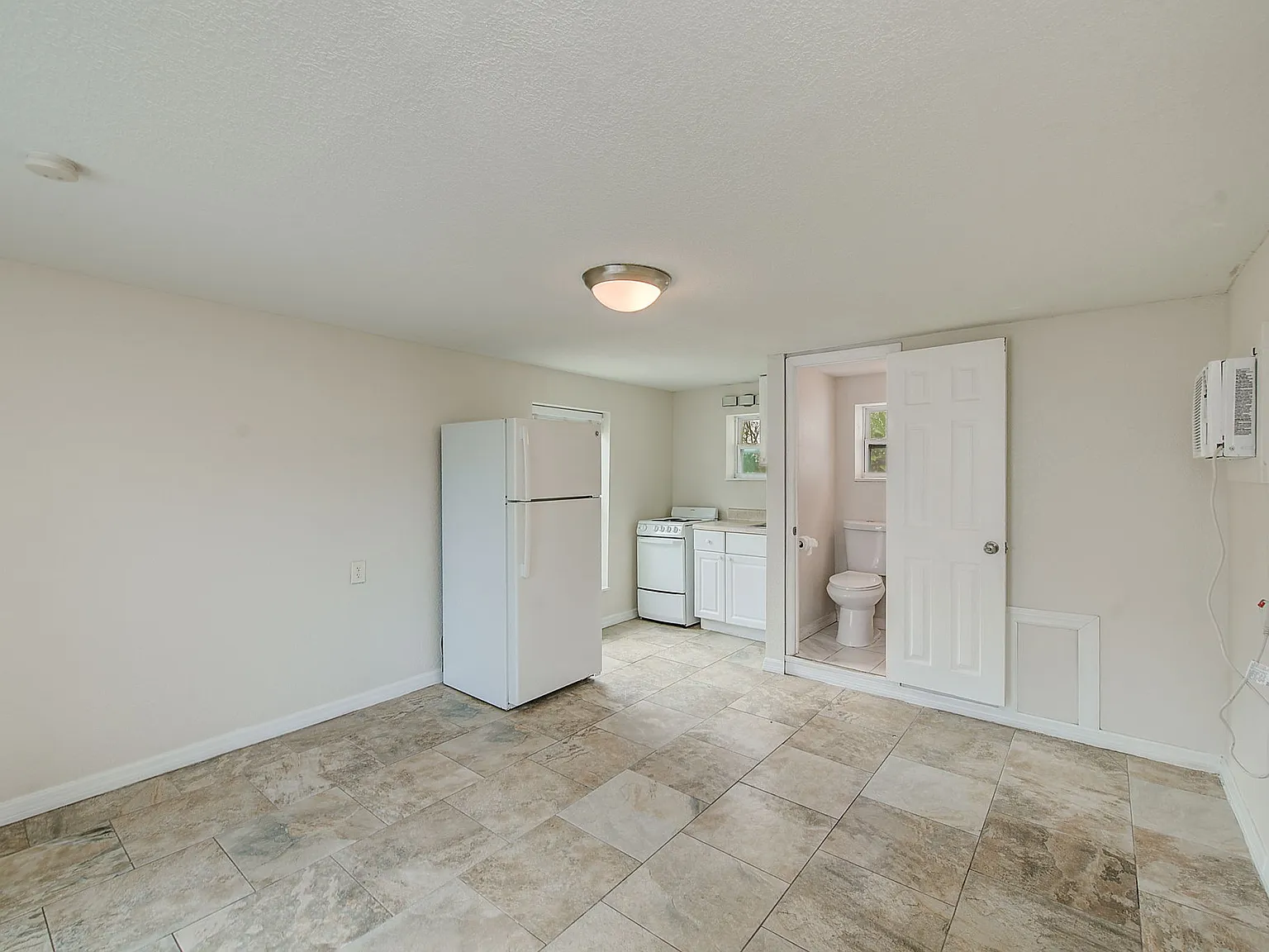 Studio, 320 sqft, $900 — Photo 2