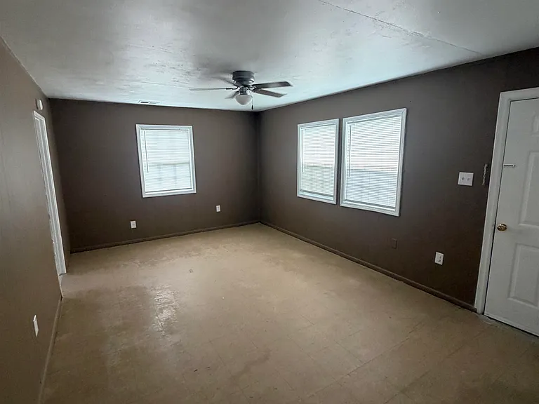 4886 Saratoga Ave — Photo 5